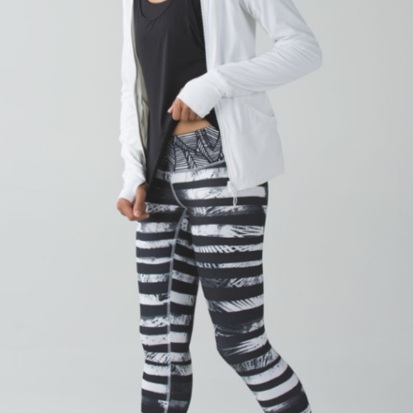 Lululemon Wunder Under Crop II - Picture 2 of 8